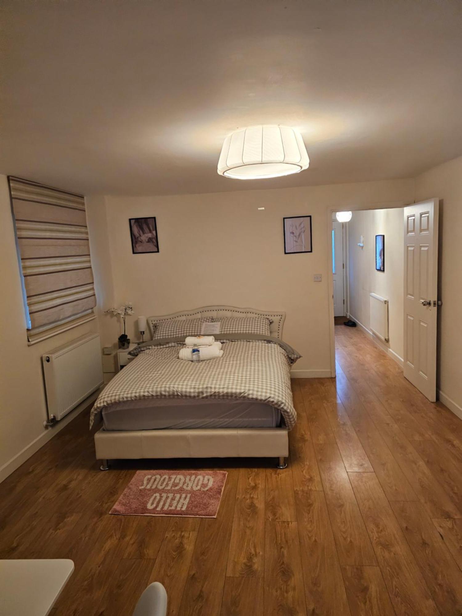 Extra Large Bedroom Dartford Dış mekan fotoğraf