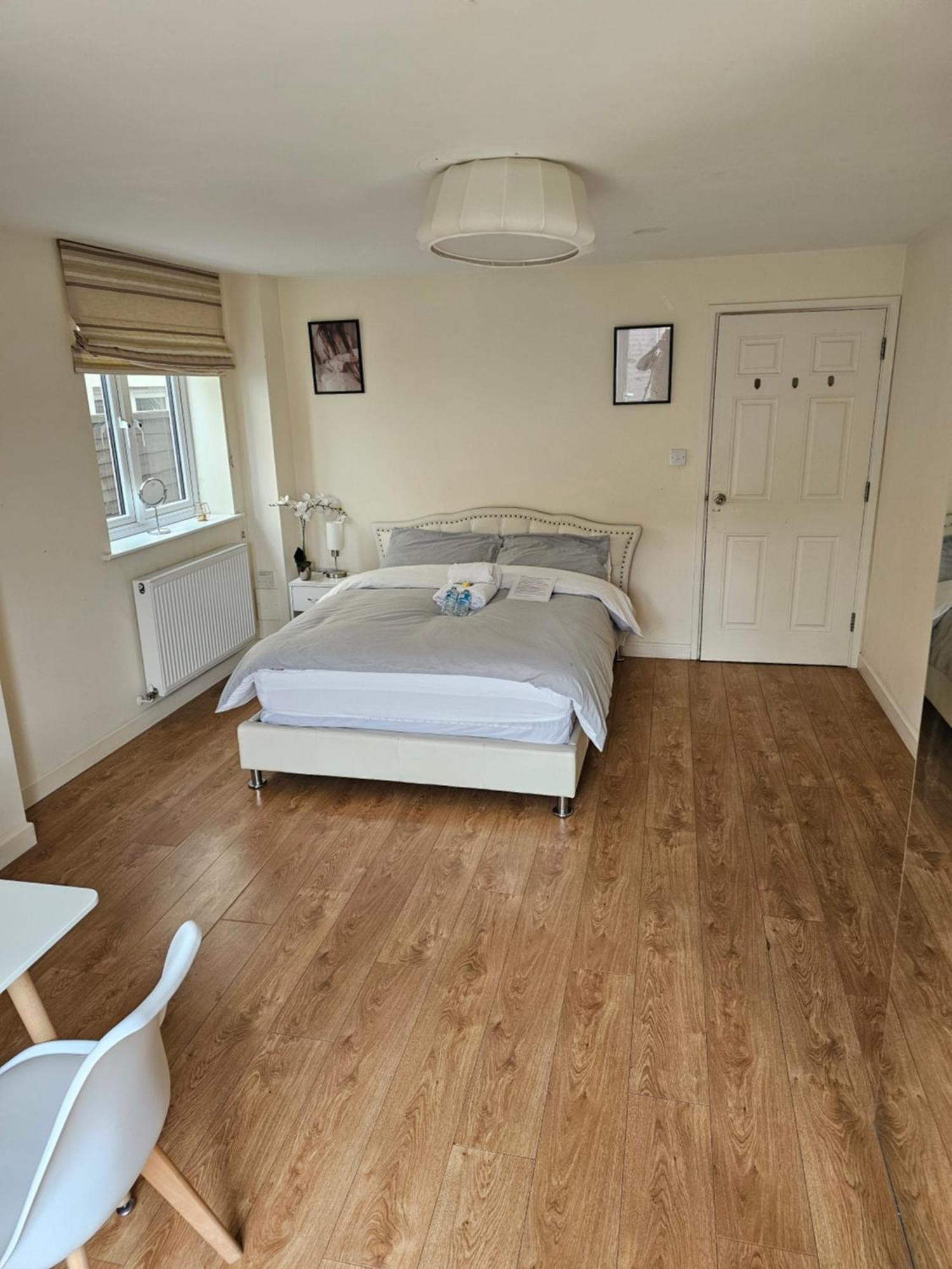 Extra Large Bedroom Dartford Dış mekan fotoğraf